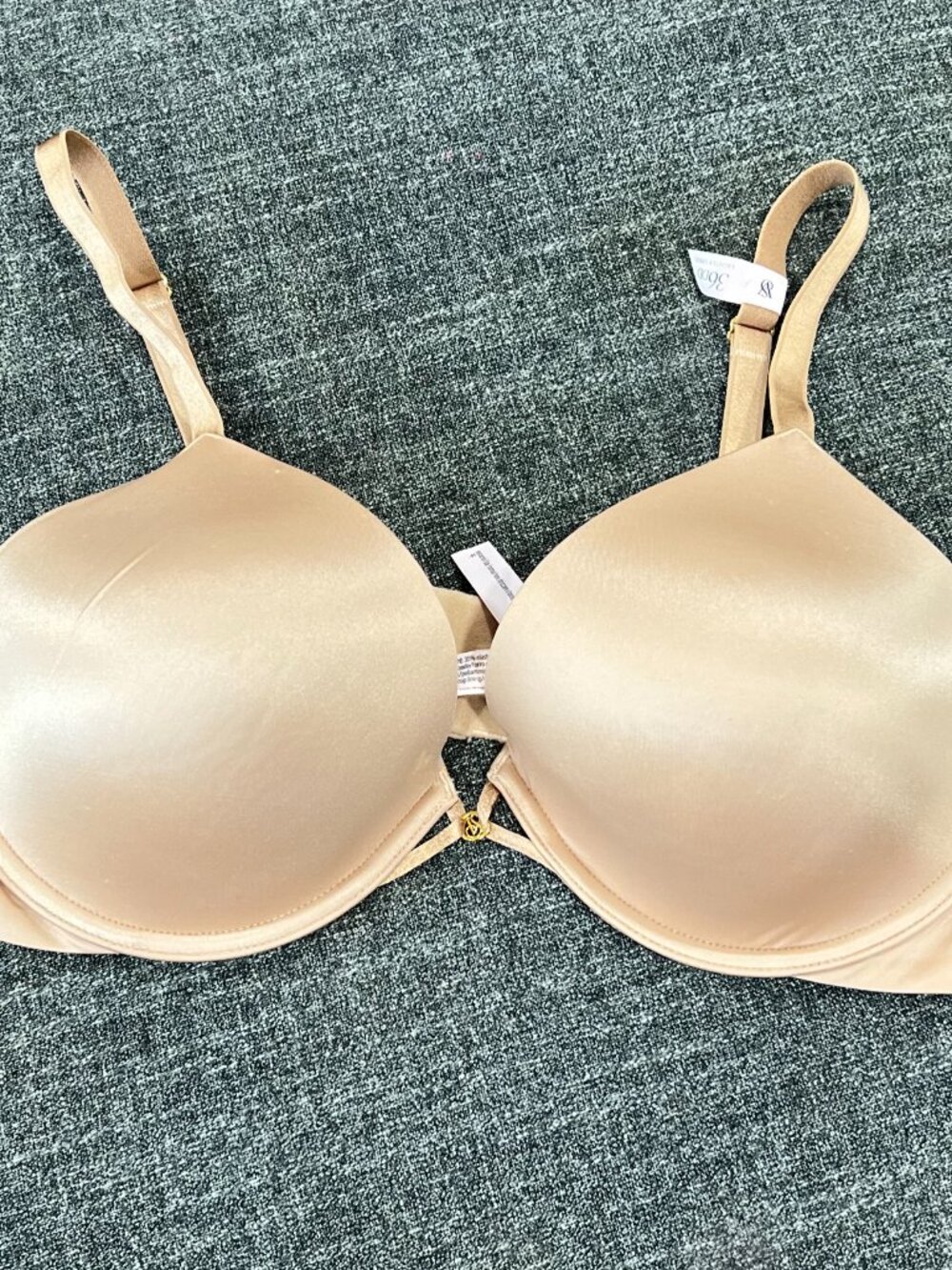 Victoria's Secret Very Sexy low cut Demi lightly lined nude Bra 36DD brand new